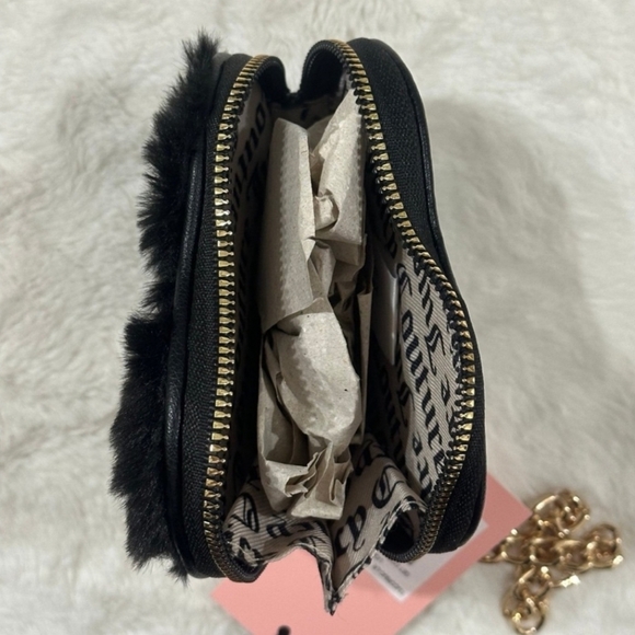 🖤🔹️Juicy couture🔹️ get cozy fluffy heart zip around wallet 👛  ✨️🖤 - Picture 5 of 5